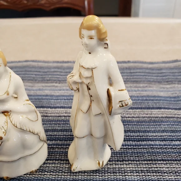 George and Martha Washington Salt/Pepper Shakers - Picture 10 of 11